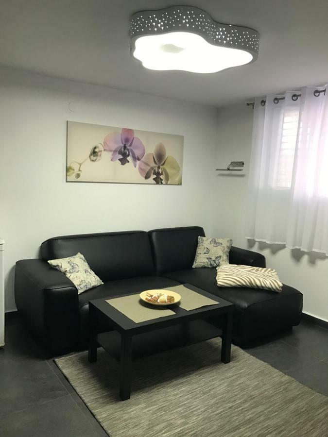 Cozy Modern Apartment Near The Sea In City Center Νετάνια Εξωτερικό φωτογραφία