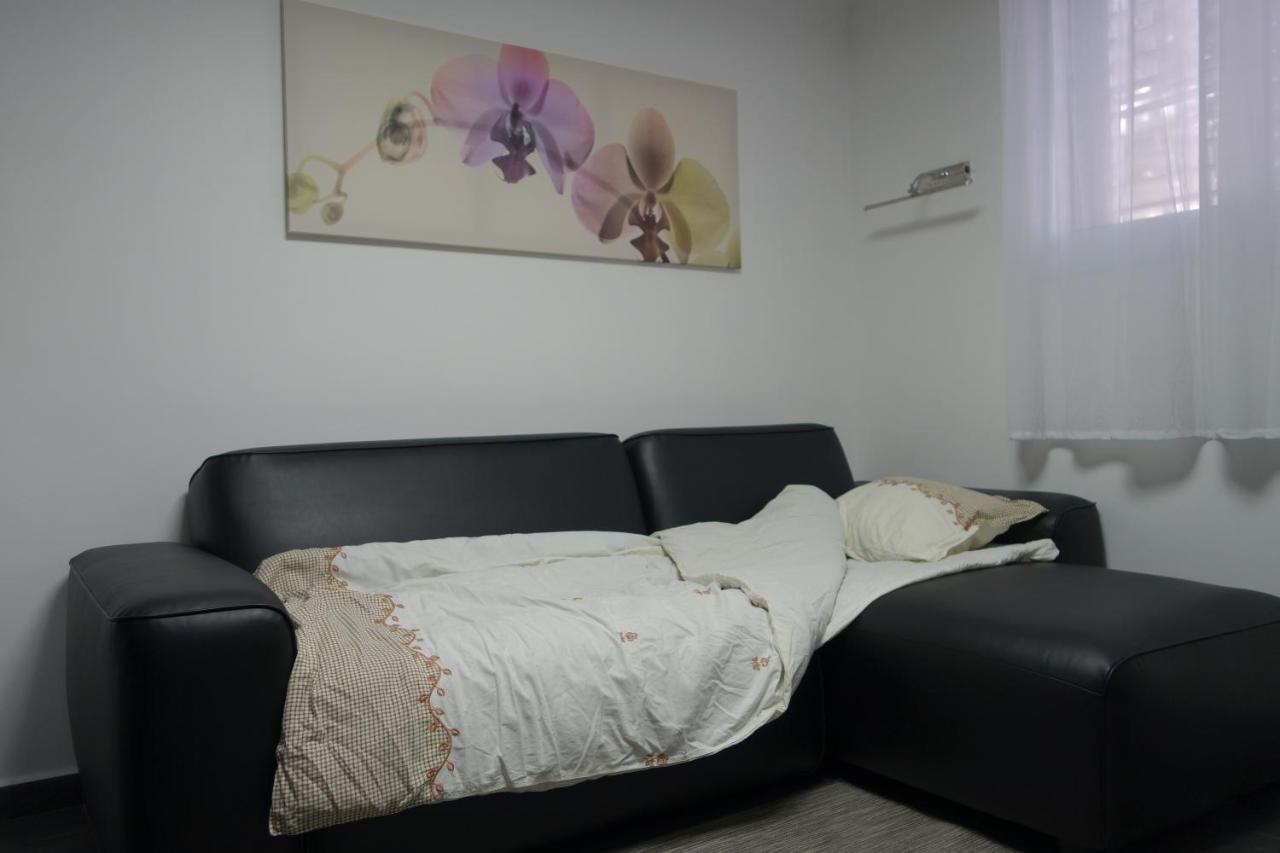 Cozy Modern Apartment Near The Sea In City Center Νετάνια Εξωτερικό φωτογραφία